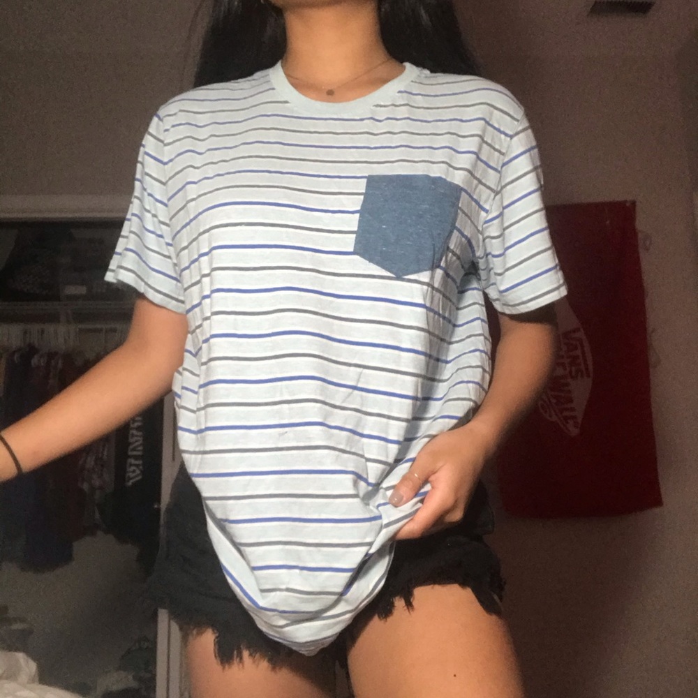 🟢3 for $22| vintage blue stripped with pocket tee